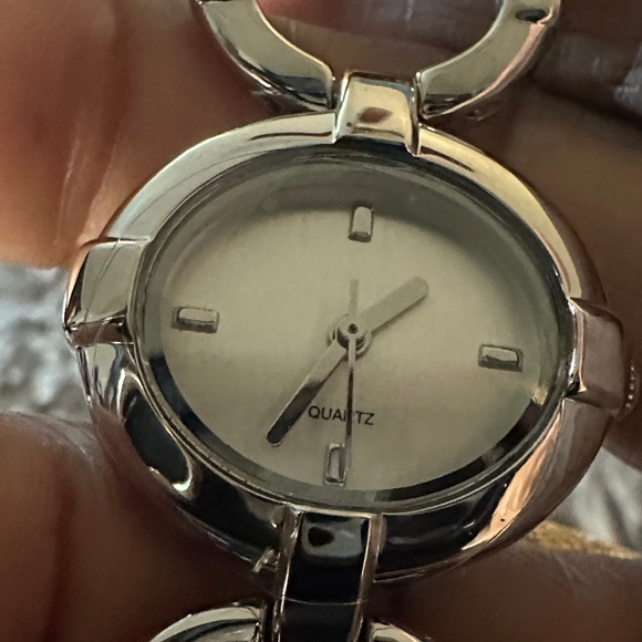 Avon vintage Silver stone Circular Bracelet Watch-Battery included - Picture 4 of 13